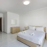 A 2br Designer Seafront With Wifi, Ac And By 360 Estates