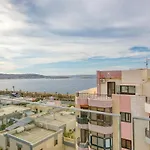 Apartamento A 2br Designer Seafront With Wifi, Ac And By 360 Estates *