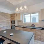 A 2br Designer Seafront With Wifi, Ac And By 360 Estates