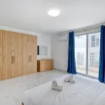 Apartamento A 2br Designer Seafront With Wifi, Ac And By 360 Estates *