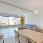 A 2br Designer Seafront With Wifi, Ac And By 360 Estates