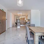A 2br Designer Seafront With Wifi, Ac And By 360 Estates
