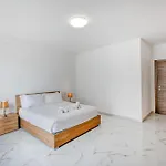 A 2br Designer Seafront With Wifi, Ac And By 360 Estates *