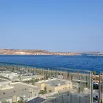 Apartamento A 2br Designer Seafront With Wifi, Ac And By 360 Estates *
