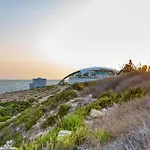 Apartamento A 2br Designer Seafront With Wifi, Ac And By 360 Estates