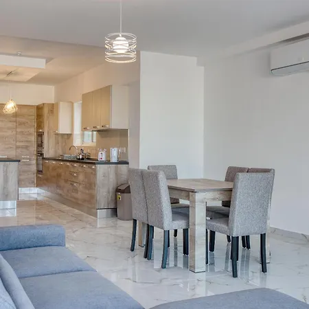 Apartamento A 2br Designer Seafront With Wifi, Ac And By 360 Estates