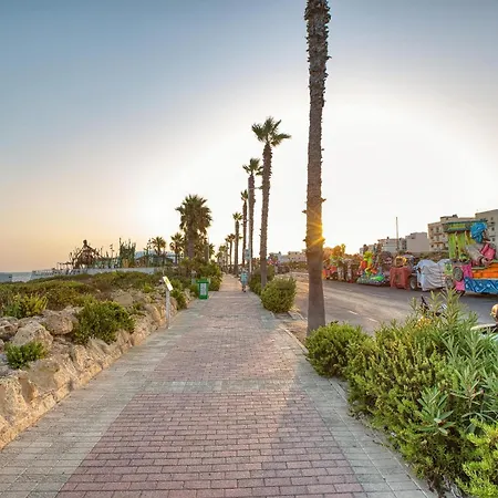 Apartamento A 2br Designer Seafront With Wifi, Ac And By 360 Estates *