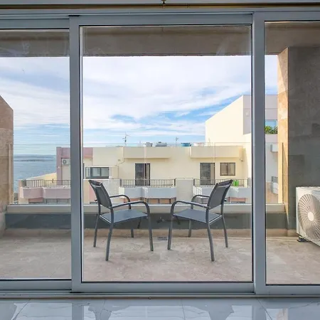 A 2br Designer Seafront With Wifi, Ac And By 360 Estates *