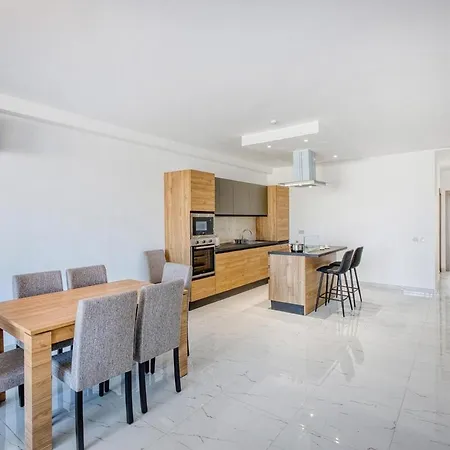 A 2br Designer Seafront With Wifi, Ac And By 360 Estates Apartman