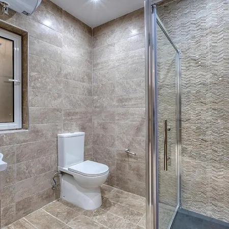 A 2br Designer Seafront With Wifi, Ac And By 360 Estates *