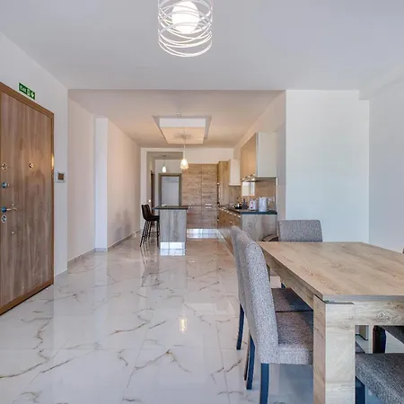 A 2br Designer Seafront With Wifi, Ac And By 360 Estates