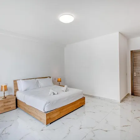 A 2br Designer Seafront With Wifi, Ac And By 360 Estates *