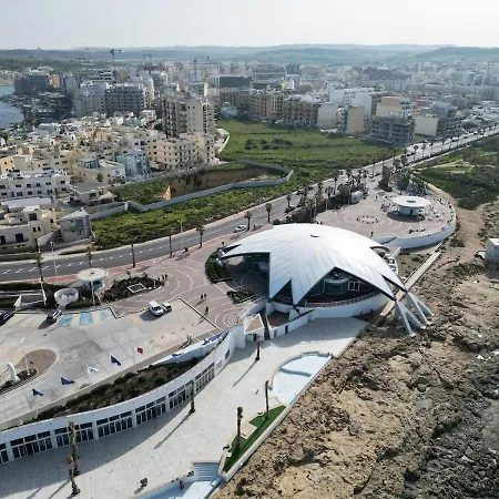 A 2br Designer Seafront With Wifi, Ac And By 360 Estates