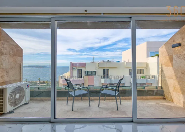 A 2br Designer Seafront With Wifi, Ac And By 360 Estates *