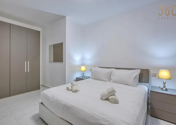 A 2br Designer Seafront With Wifi, Ac And By 360 Estates Daire *