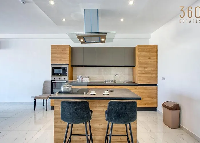 A 2br Designer Seafront With Wifi, Ac And By 360 Estates Daire