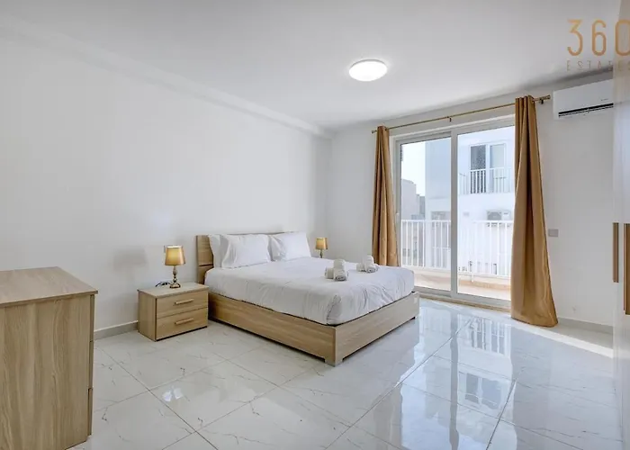 A 2br Designer Seafront With Wifi, Ac And By 360 Estates * St. Paul's Bay