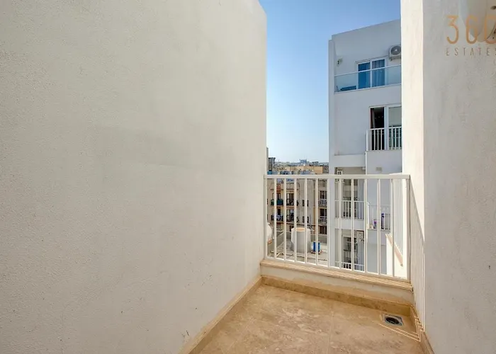 A 2br Designer Seafront With Wifi, Ac And By 360 Estates *