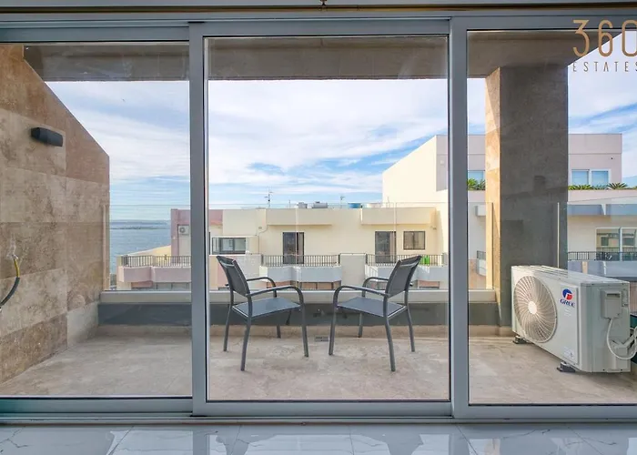 A 2br Designer Seafront With Wifi, Ac And By 360 Estates *