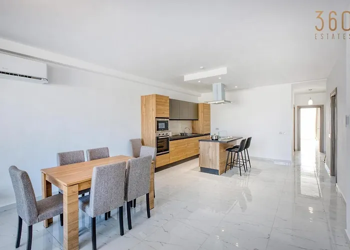 A 2br Designer Seafront With Wifi, Ac And By 360 Estates Daire