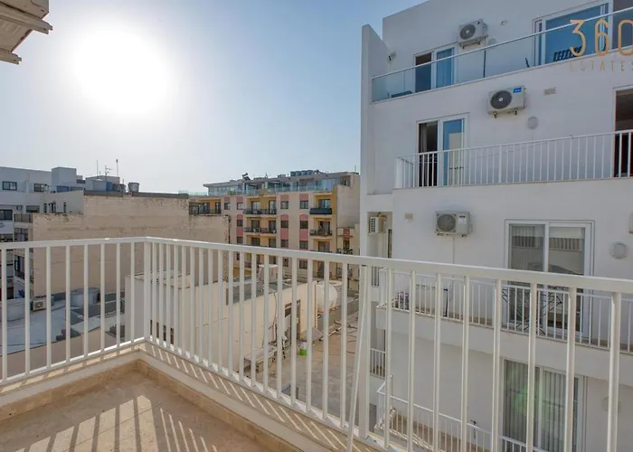 A 2br Designer Seafront With Wifi, Ac And By 360 Estates St. Paul's Bay