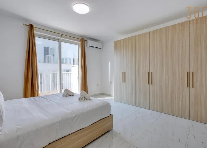 A 2br Designer Seafront With Wifi, Ac And By 360 Estates Daire