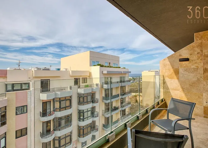 A 2br Designer Seafront With Wifi, Ac And By 360 Estates *