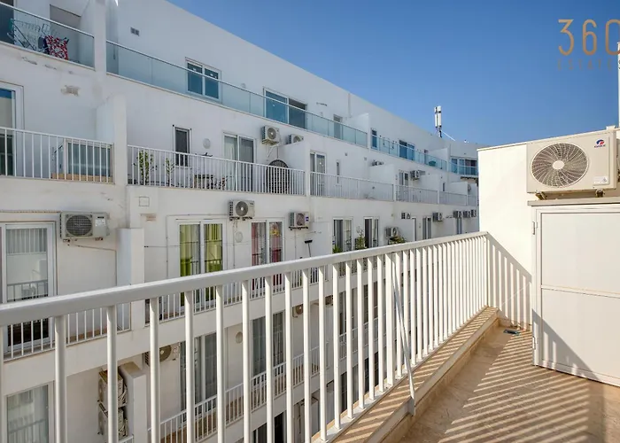 A 2br Designer Seafront With Wifi, Ac And By 360 Estates St. Paul's Bay