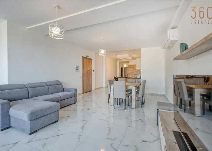 A 2br Designer Seafront With Wifi, Ac And By 360 Estates