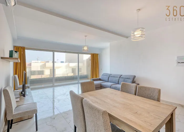 A 2br Designer Seafront With Wifi, Ac And By 360 Estates