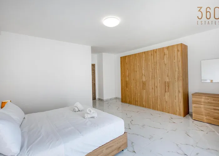 A 2br Designer Seafront With Wifi, Ac And By 360 Estates Daire