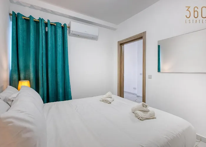 A 2br Designer Seafront With Wifi, Ac And By 360 Estates St. Paul's Bay