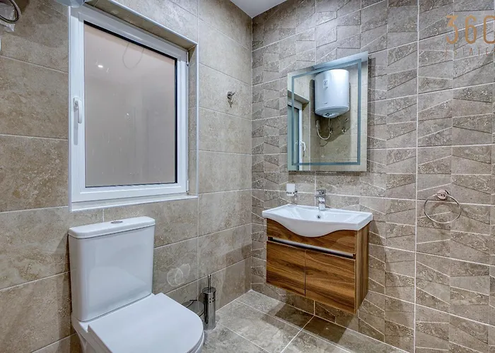 Daire A 2br Designer Seafront With Wifi, Ac And By 360 Estates St. Paul's Bay