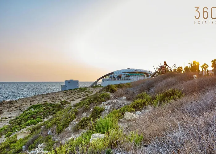 Daire A 2br Designer Seafront With Wifi, Ac And By 360 Estates