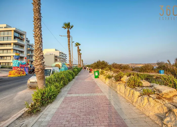 A 2br Designer Seafront With Wifi, Ac And By 360 Estates Daire