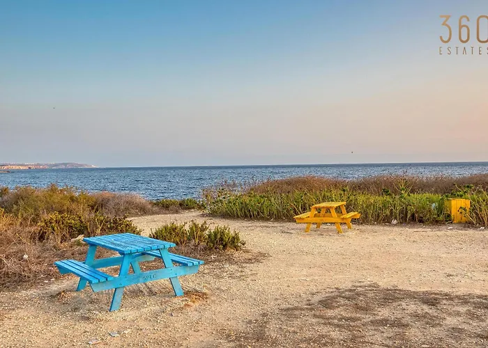 A 2br Designer Seafront With Wifi, Ac And By 360 Estates Daire *