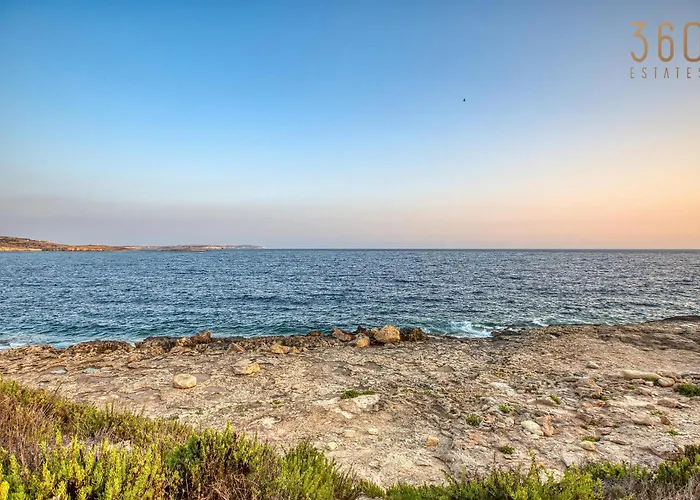 A 2br Designer Seafront With Wifi, Ac And By 360 Estates Daire