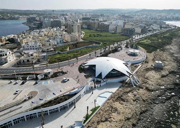 A 2br Designer Seafront With Wifi, Ac And By 360 Estates