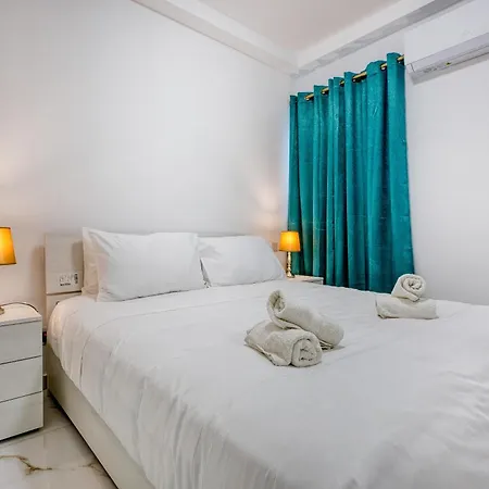 아파트 A 2br Designer Seafront With Wifi, Ac And By 360 Estates