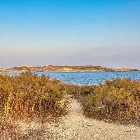 A 2br Designer Seafront With Wifi, Ac And By 360 Estates